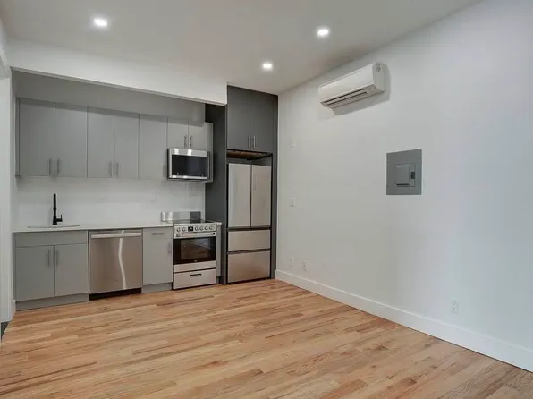 283 Graham Avenue image 1 of 10