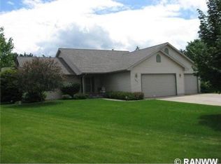 1035 Willow Green Cir, Eau Claire, WI 54701