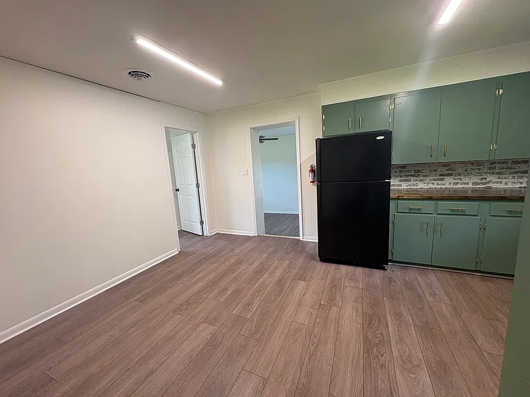 216 E Clayton St — Photo 21