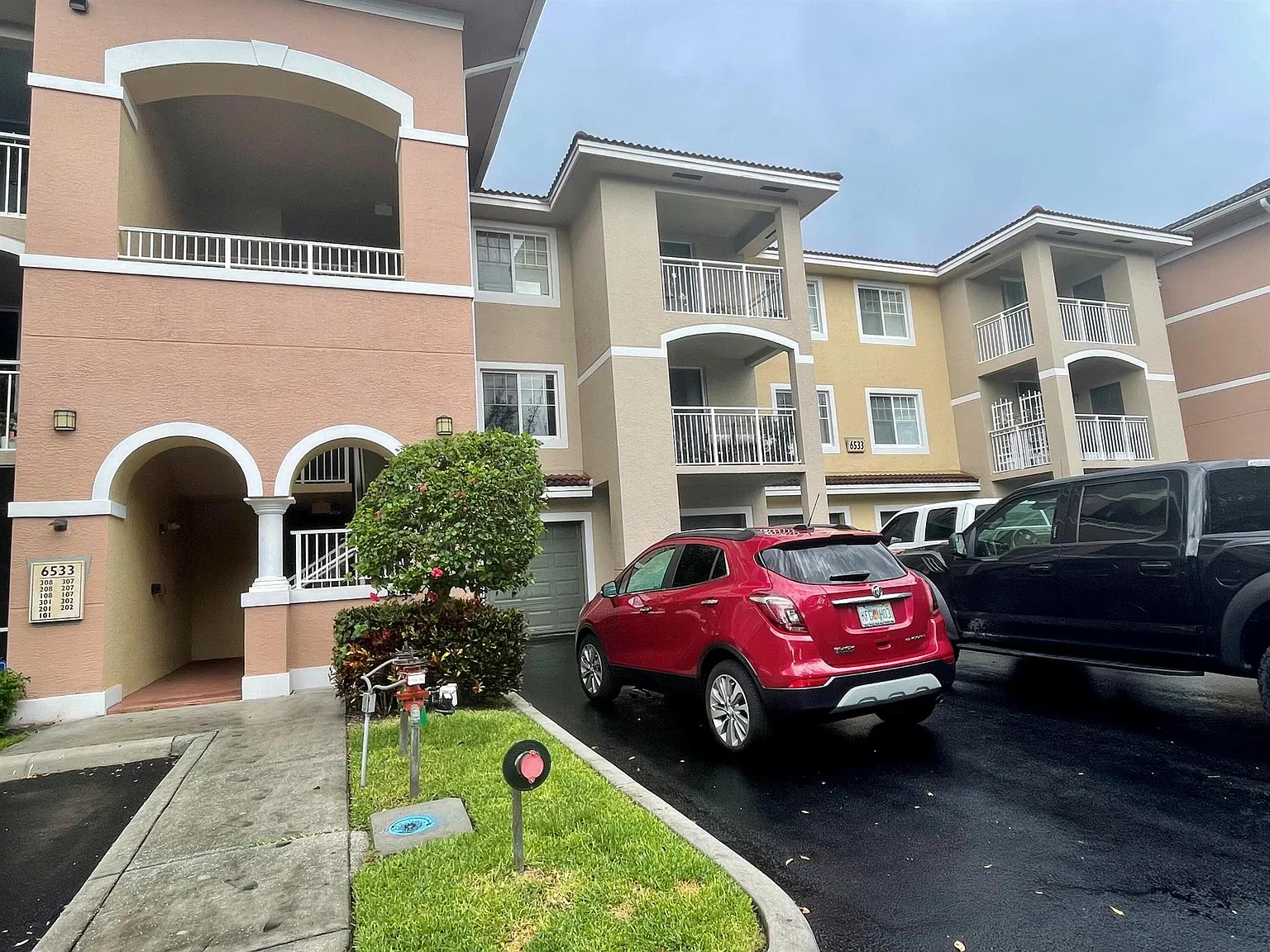 1 bed, 1.0 bath, 843 sqft, $1,840 — Photo 1