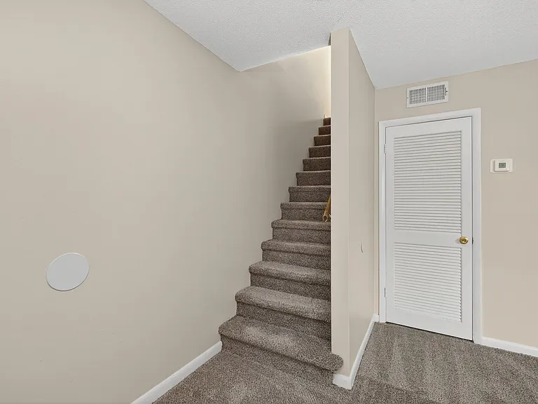 Woodlocke Apartments — Photo 55