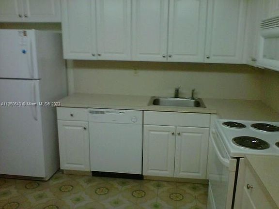 2nd image of 18071 Biscayne Blvd APT 1903