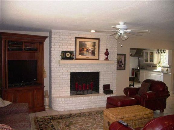 3rd image of 2315 Lakewood Ct