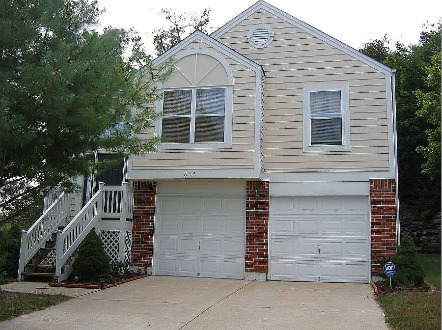 Bi-level house