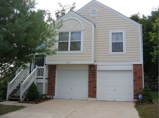 605 Cascade Lake Ct, Ballwin, MO 63021