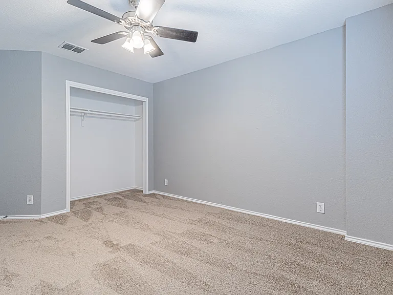 326 Diana Dr — Photo 33