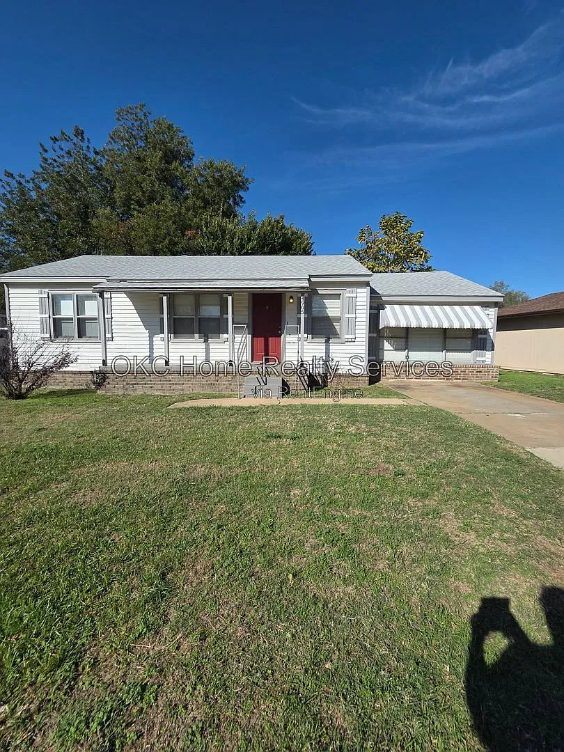 3 bed, 1.0 bath, 1200 sqft, $1,150 — Photo 1