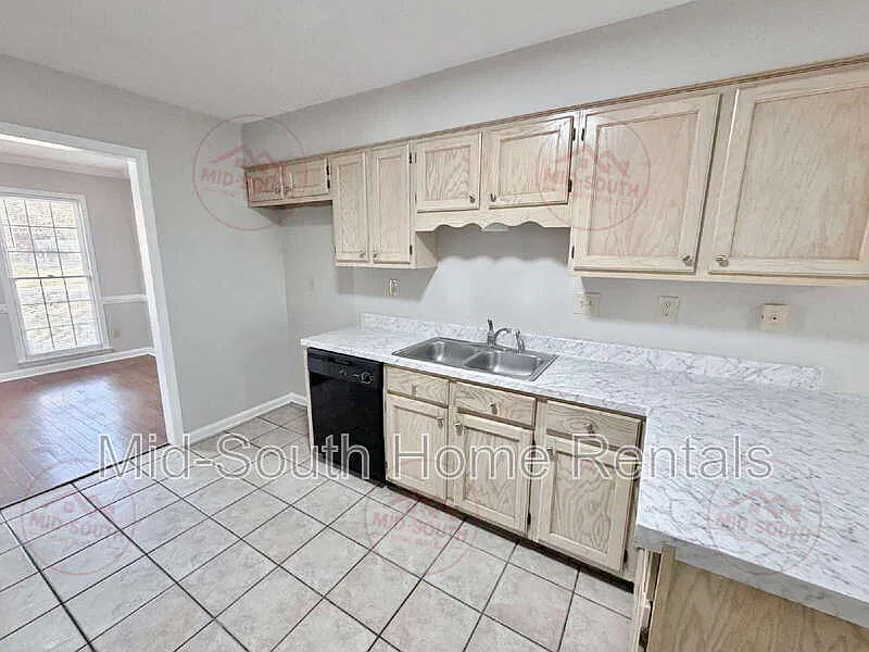 4 bed, 3.0 bath, 2573 sqft, $2,250 — Photo 4