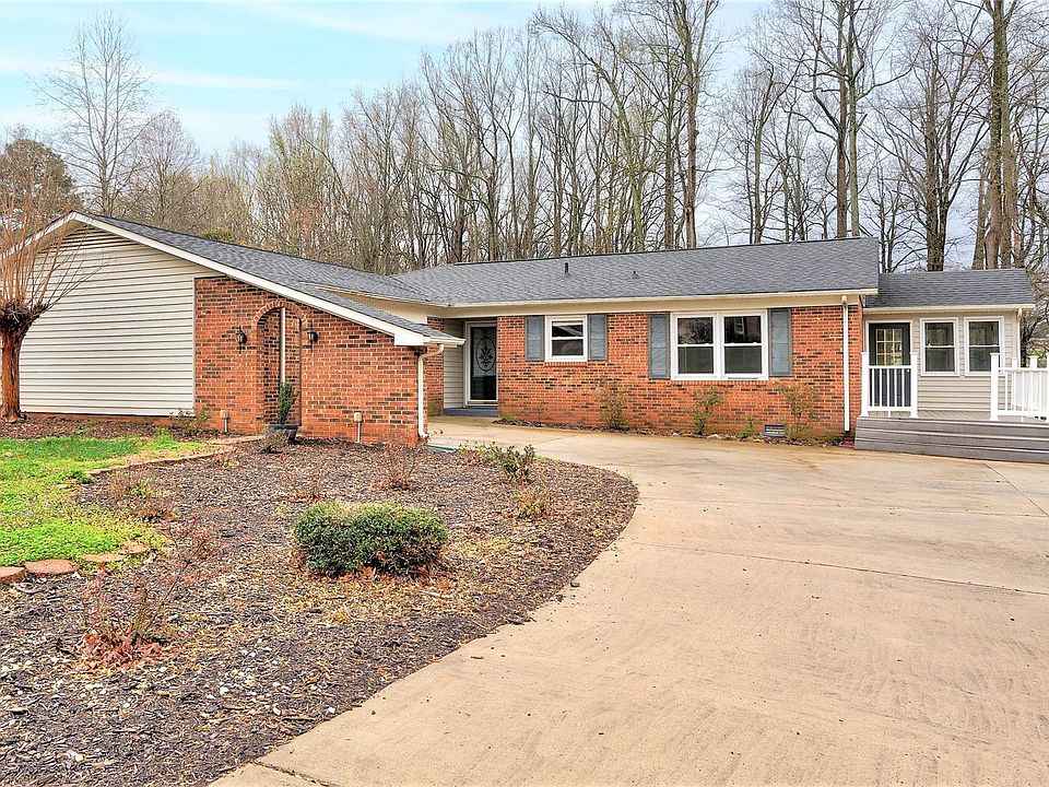 1st image of 750 Pleasantdale Dr