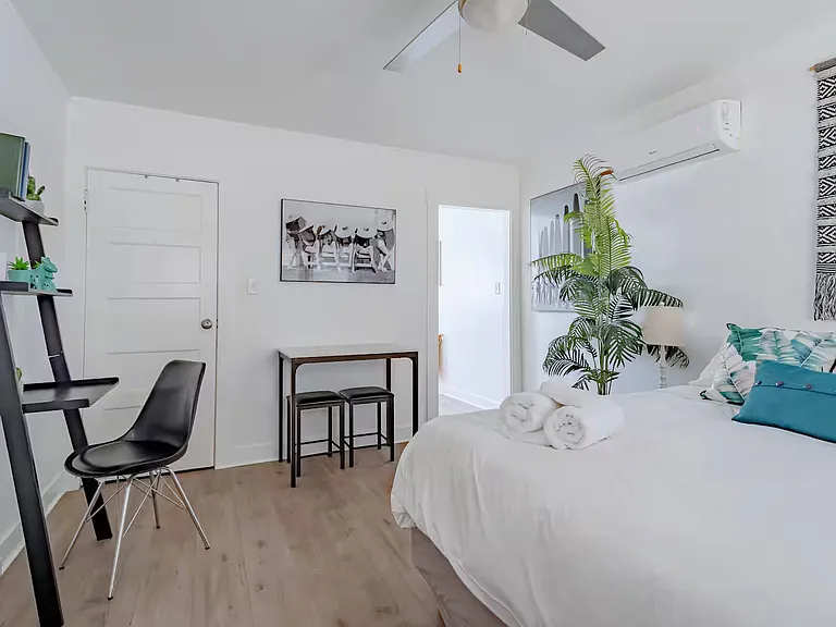 653 Flower Ave #D — Photo 5