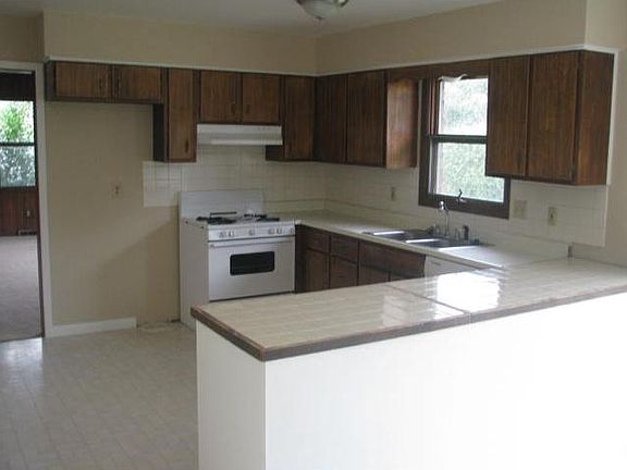 2nd image of 111 S North Dr