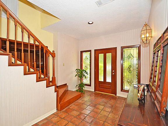 3rd image of 10915 Villa Lea Ln