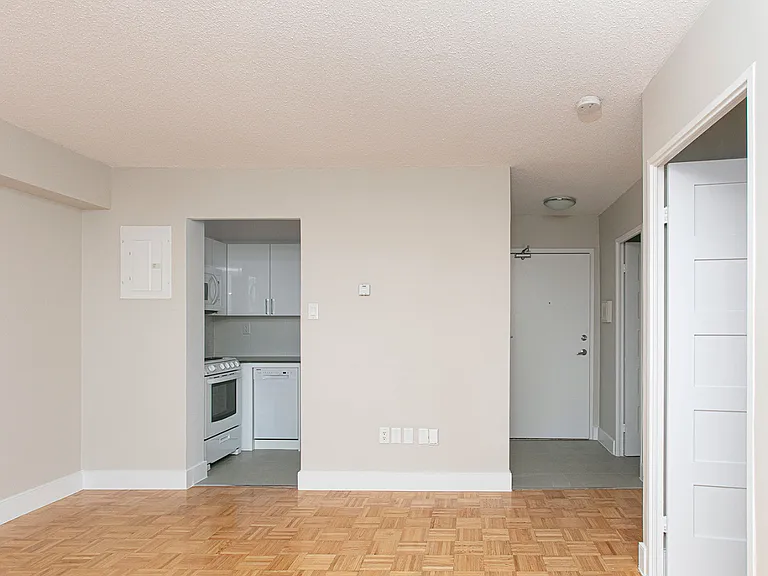 666 Spadina Ave — Photo 17
