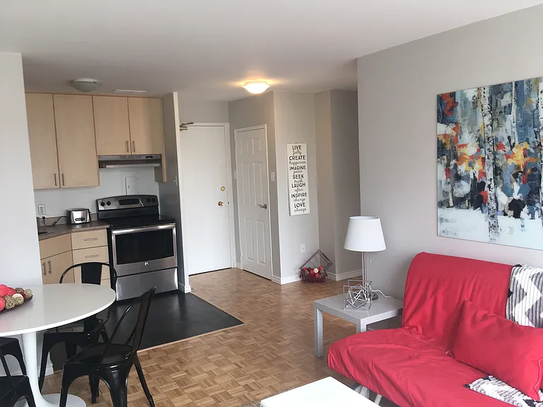 1545 Oxford St — Photo 14