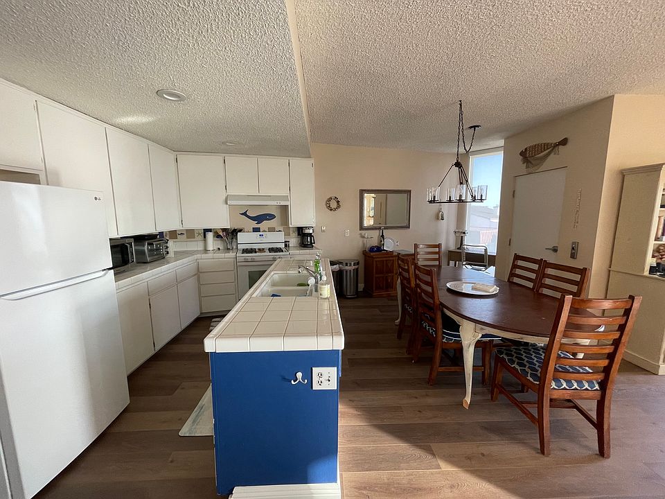 Kitchen dining table