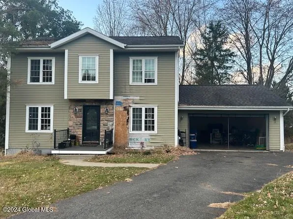 9 Hills Landing, Troy, NY 12180