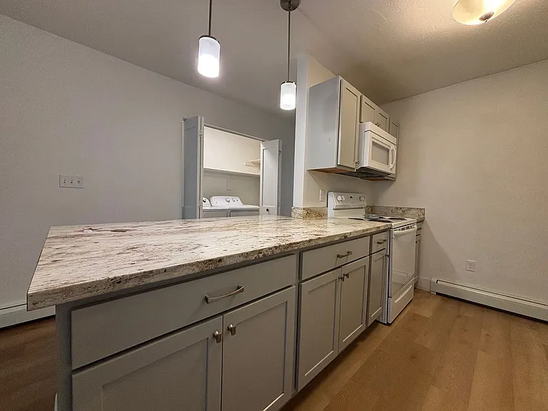 501 S 19th Ave — Photo 3