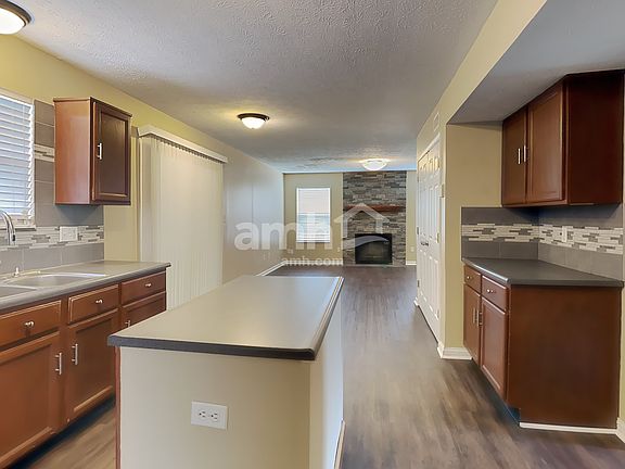 3rd image of 6351 Hollingsworth Dr