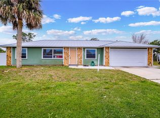 525 Lake Dr, Sebastian, FL 32958