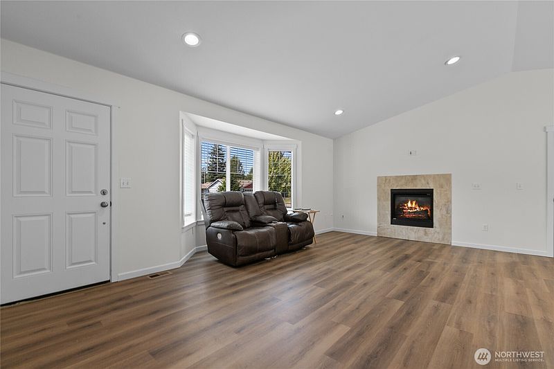 3rd image of 252 19th Street