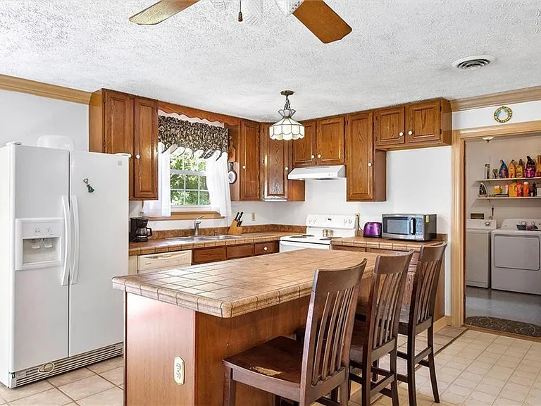 814 Duck Pond Rd — Photo 5