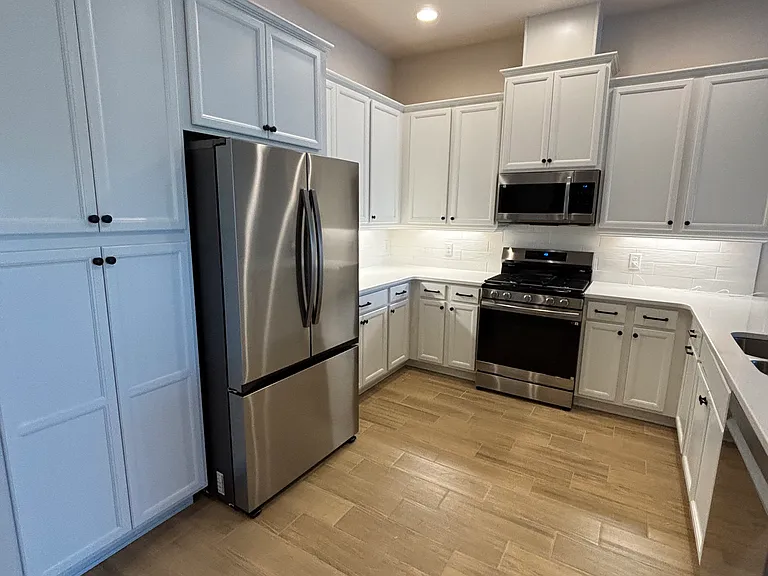 3040 Avalonia Dr — Photo 9