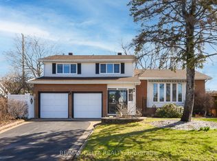13 Parklane Ct, Ottawa, ON K1B 3H3
