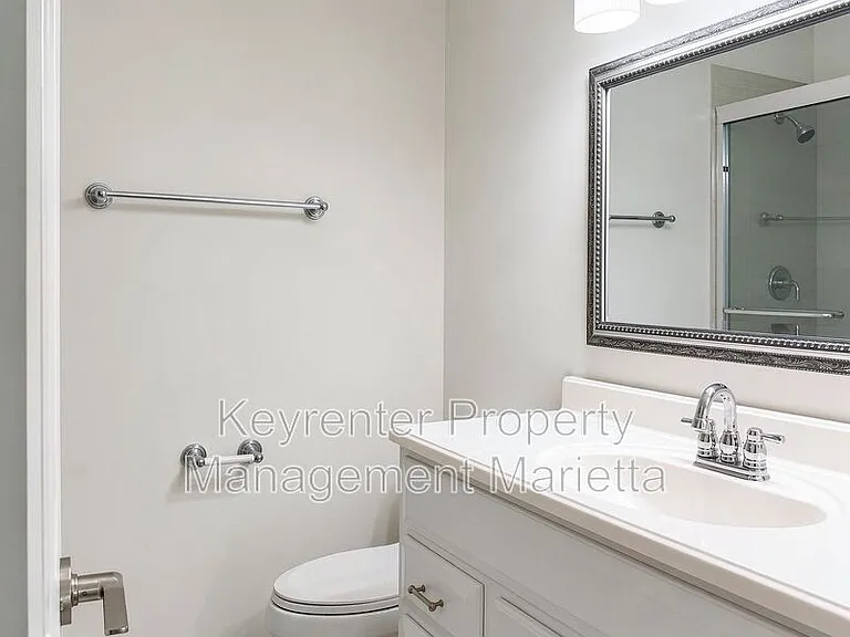 723 Hanover Ln — Photo 15