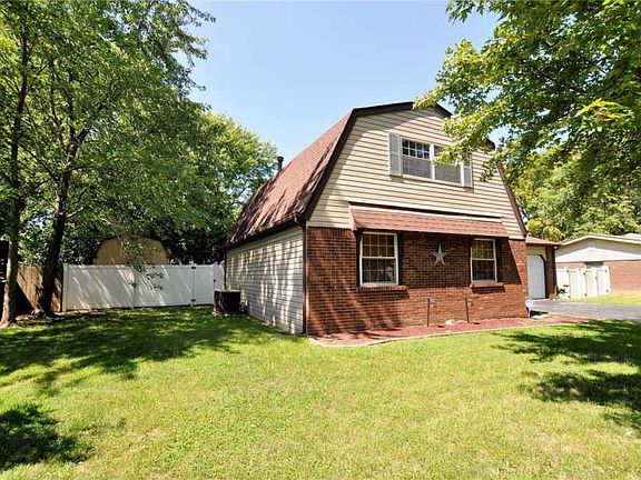 2nd image of 301 Saint John Dr