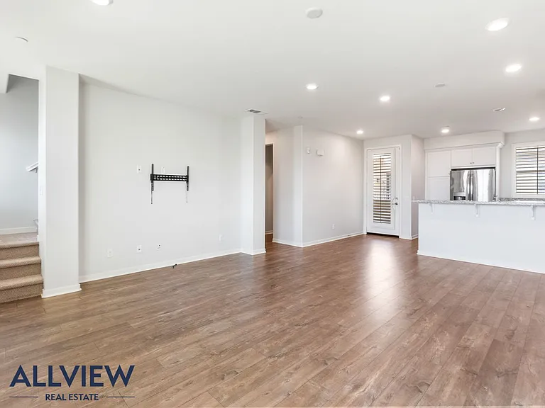 1531 E Lincoln Ave — Photo 5