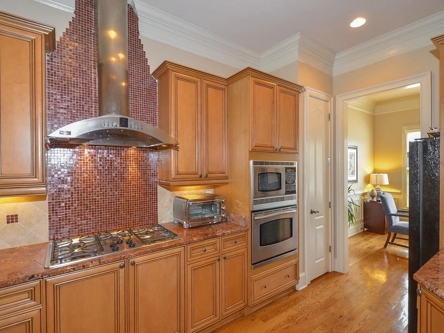 3 bed, 3.5 bath, 2240 sqft, $2,975 — Photo 3