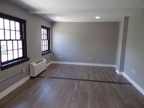 2nd image of 70 Harvard Pl APT 206