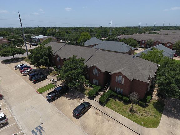 2nd image of 905 Balcones Dr APT 202