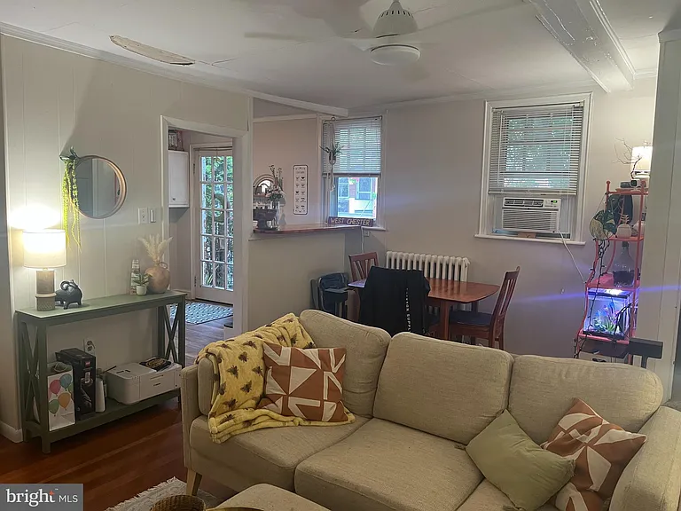 208 W Union St — Photo 3