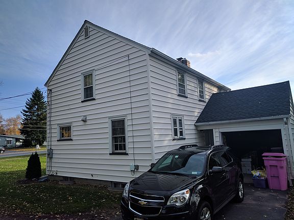 2nd image of 1299 Creek St