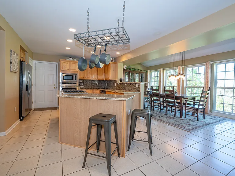 903 Maplewood Dr — Photo 16