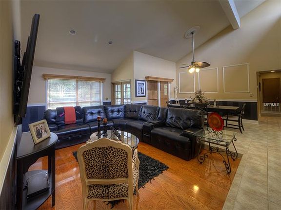 2nd image of 520 Woodview Dr