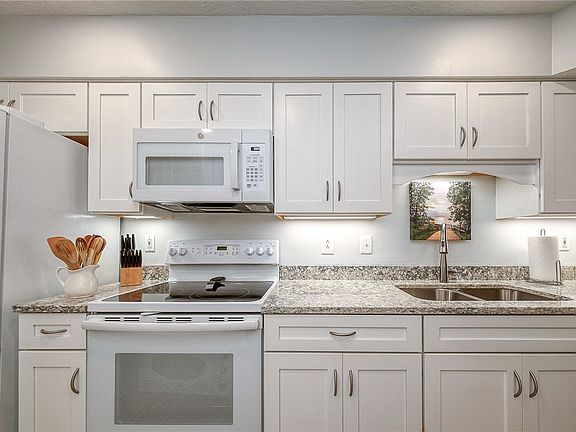 5th image of 123 Barrington Dr
