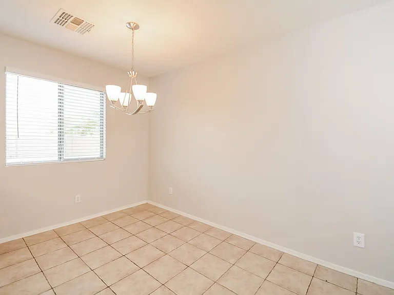 3202 S Justin Dr — Photo 5