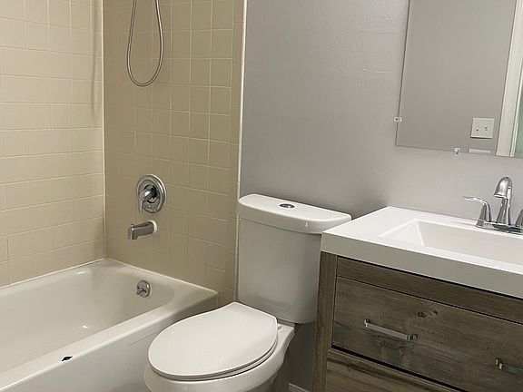 3rd image of 9601 Vinca Cir