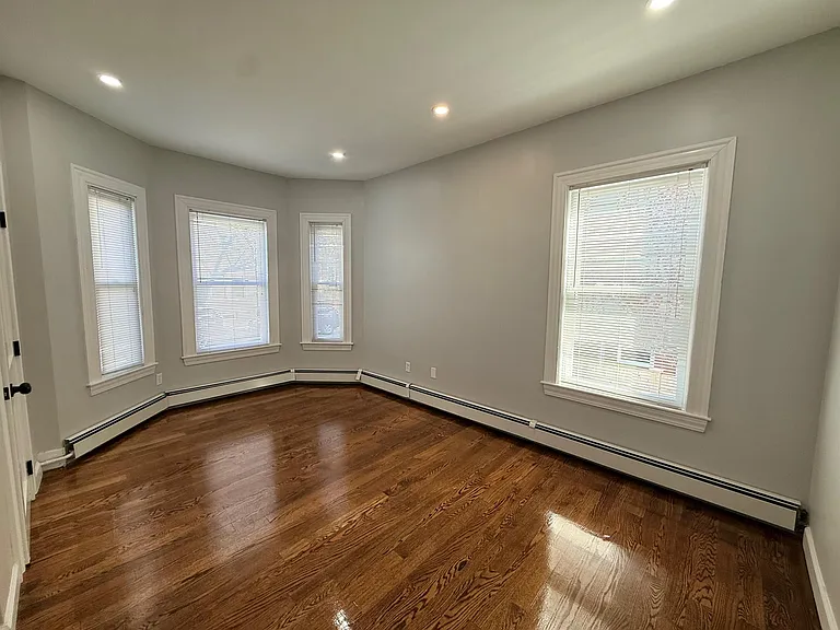 377 Windsor St #5 — Photo 7