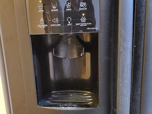 Eat-in Kitchen