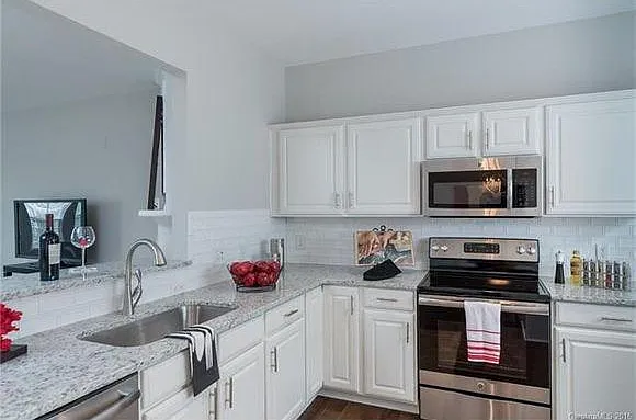 11143 Waxberry Dr — Photo 3
