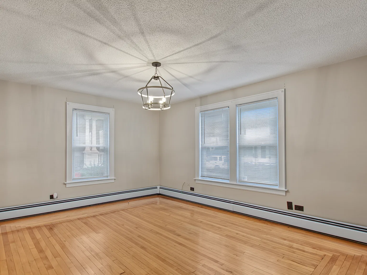 324 Laurel Street - 1 — Photo 2