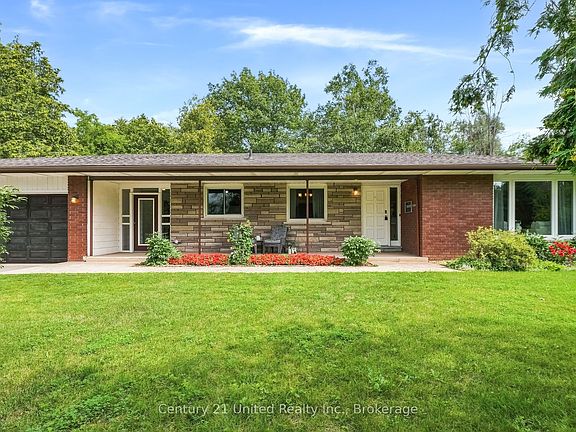 2nd image of 1563 Selwyn Rd