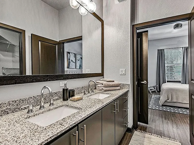 Cortland Santos Flats — Photo 8
