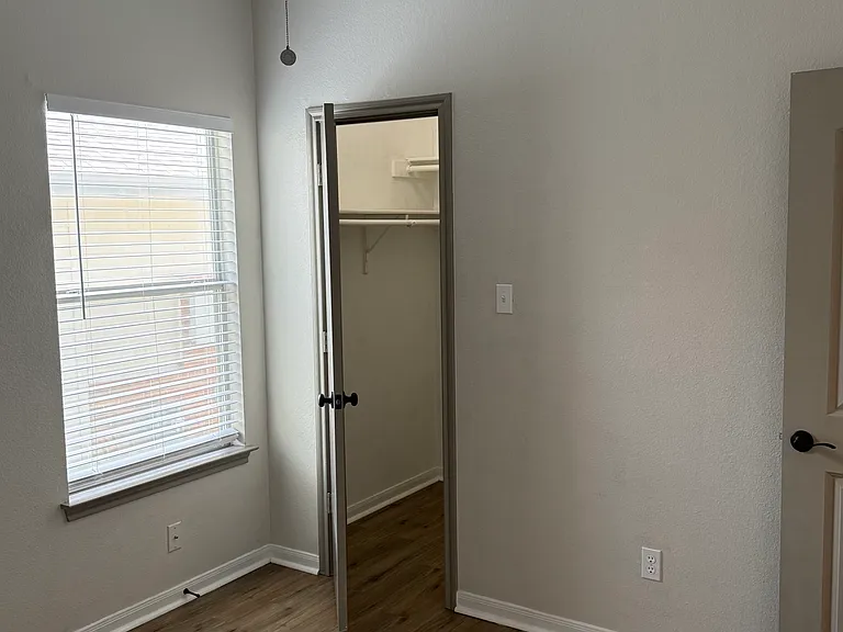 2827 Southampton Way #B — Photo 11