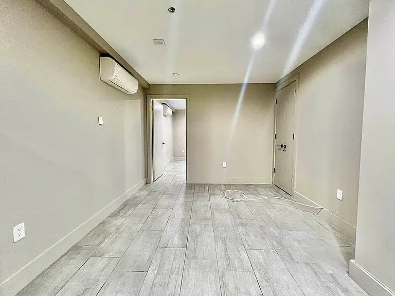 2809 Snyder Ave #B2 — Photo 4