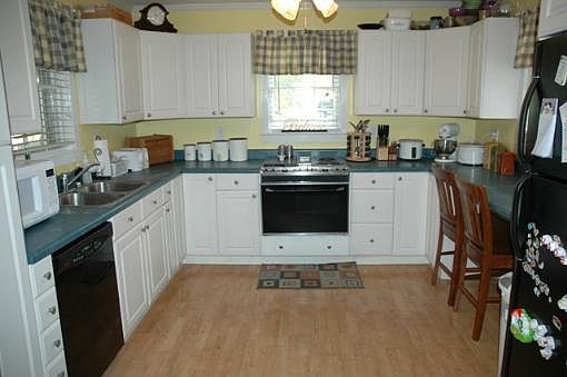 2nd image of 163 Lincoln Ave