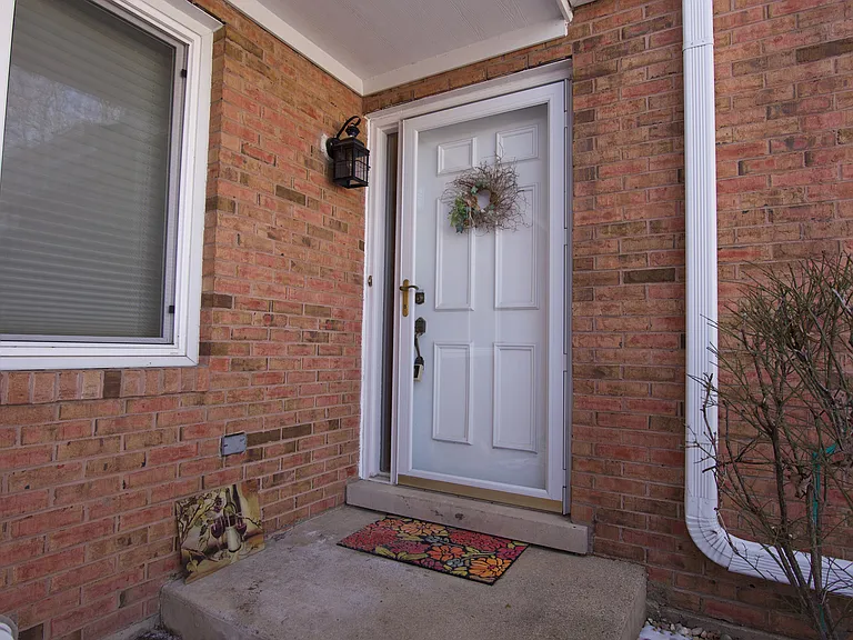 253 W Golfview Ter — Photo 2